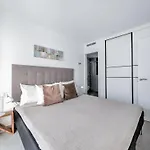 Deluxe House With Roof Terrace And Pool