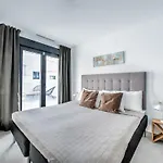 Deluxe House With Roof Terrace And Pool