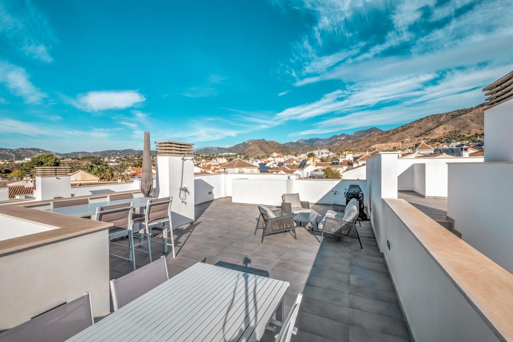 Villa Deluxe House With Roof Terrace And Pool Nerja