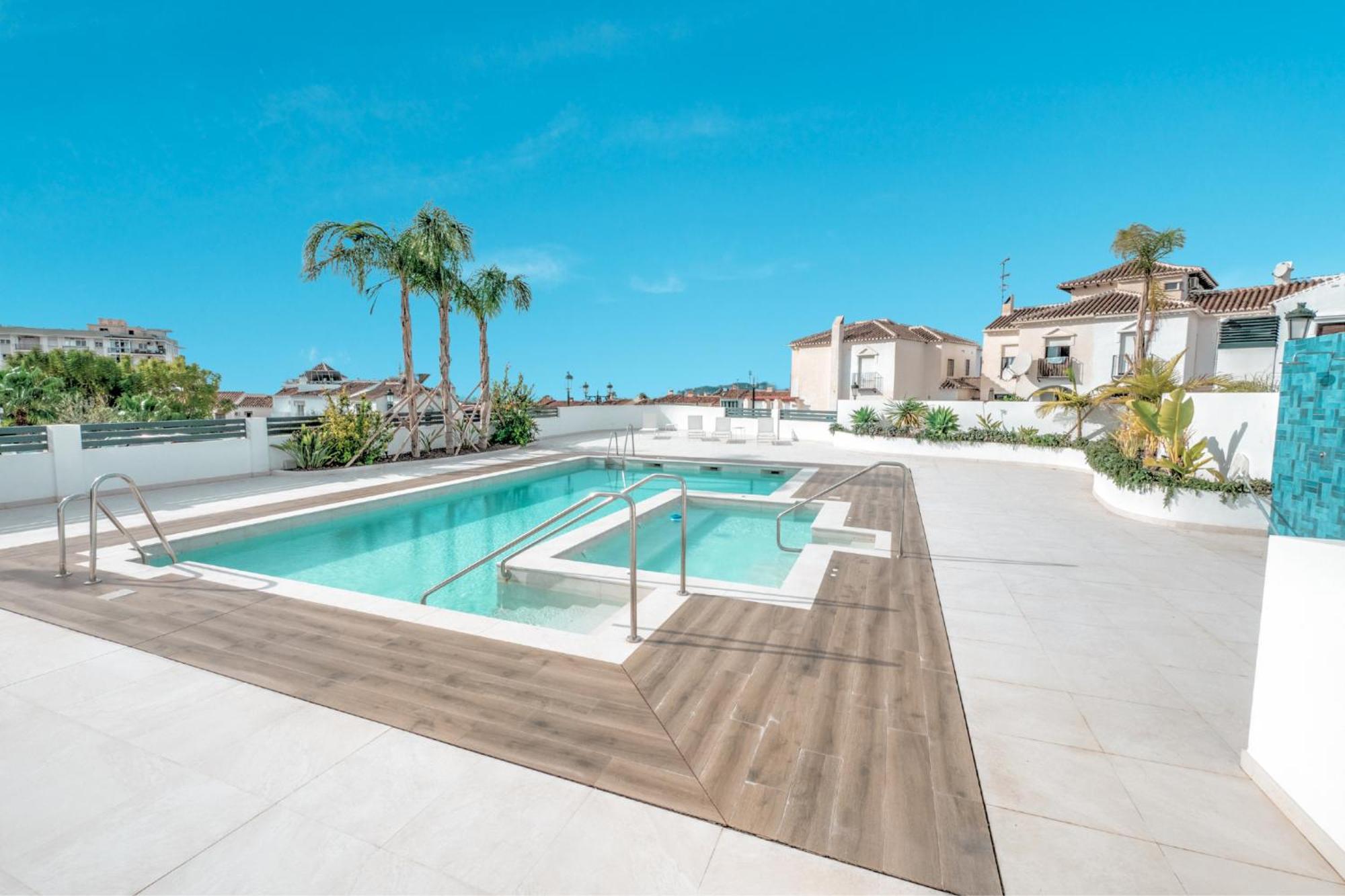 Villa Deluxe House With Roof Terrace And Pool Nerja